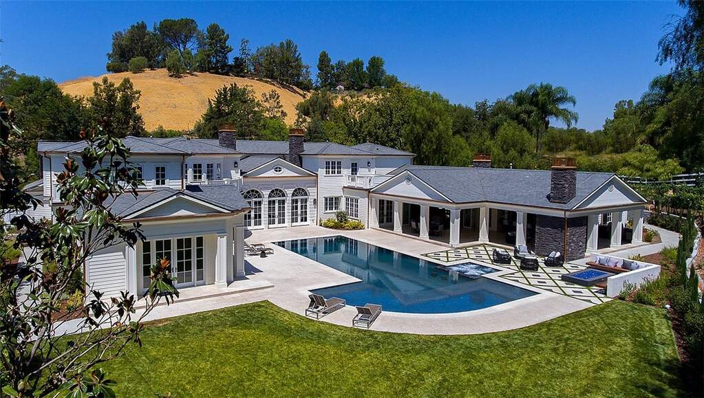 Grand foyer and interior entry